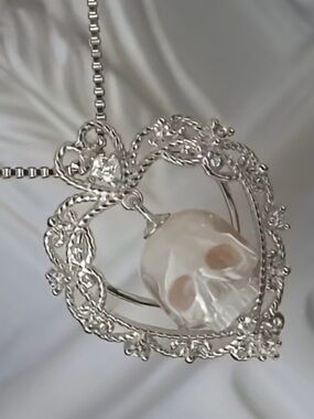 Silver plated Heart Pendant Necklace with carved imitation Pearl Skull 18” chain